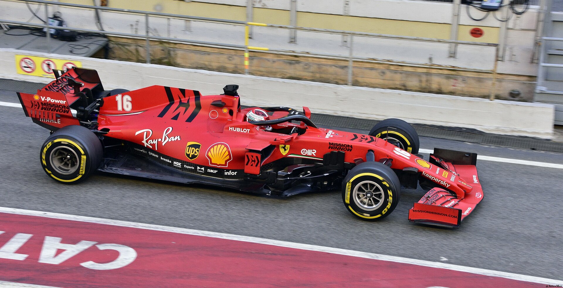 Verstappen bleef Ferrari voor, maar een spijker maakte het spannend